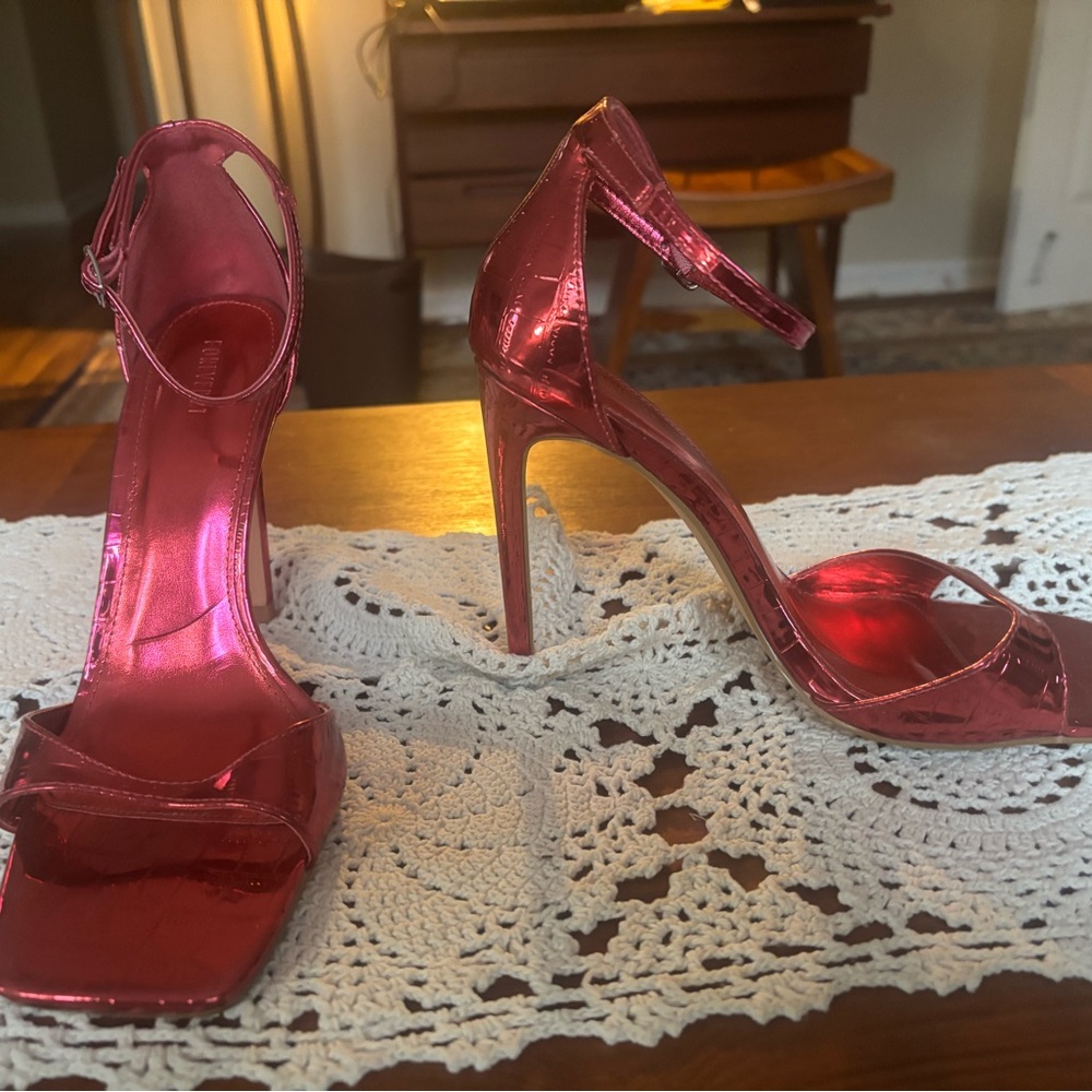 Metallic Hot Pink Faux Croc Stiletto Heels
Women’s Size 8.5
